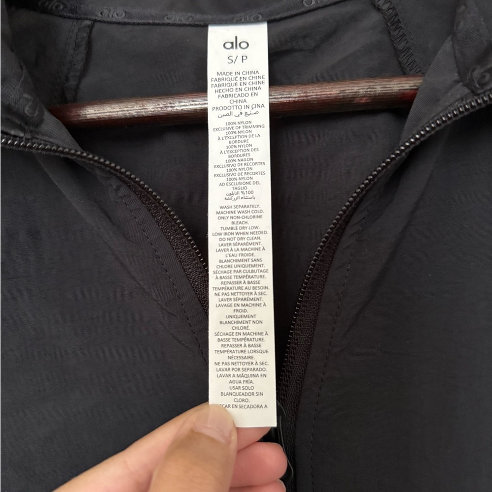 *SOLD*ALO Yoga 1/4 Zip Alumni Pullover in Black - Picture 14 of 14